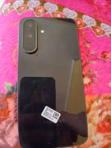 celular sem nenhum detalhe de uso .
