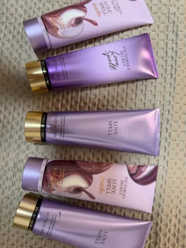 Cremes hidratantes mais da Victoria's Secret R$90,00 cada 