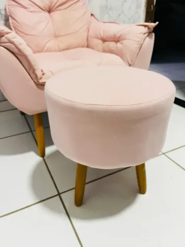 Poltrona com puff 