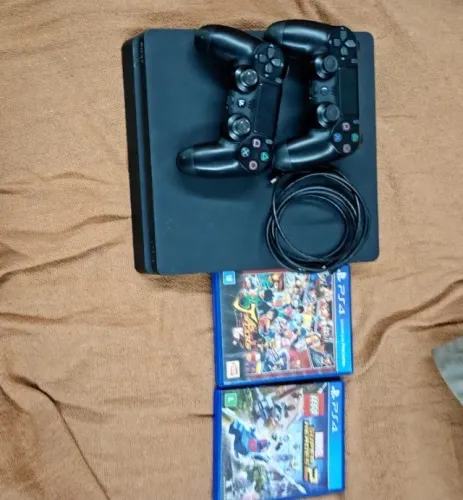 Video Game PlayStation 4 PS4 com 2 controles