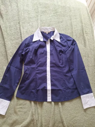-Lote: São peças variadas: 2 Blusas, 2 vestidos ,1calça.1 camisa. T P
