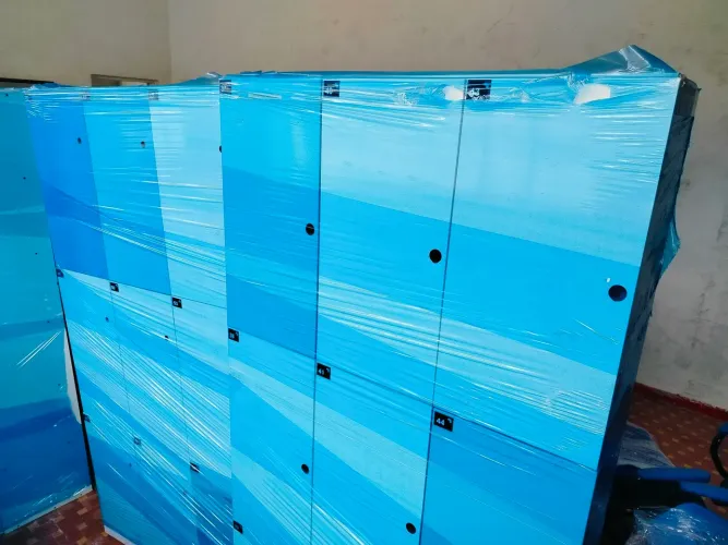 Guarda-Volumes Branco 9 Portas - Excelente Estado