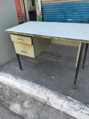 Mesa de ferro