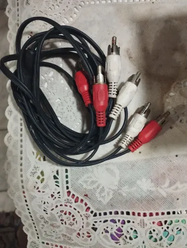 Estou vendendo cabo de DVD condições boa são dois 