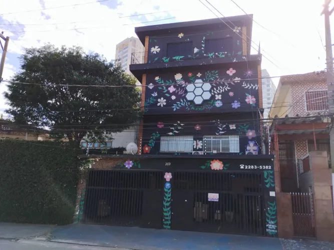 Prédio Comercial com 4 pavimentos , 23 salas, 3 cozinhas e 6 wc, ideal para pequena fábric