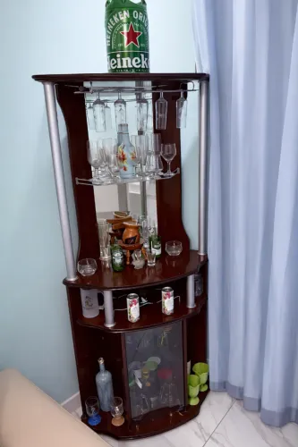 Bar de canto para sala de estar em perfeitas condições ( Com iluminação )