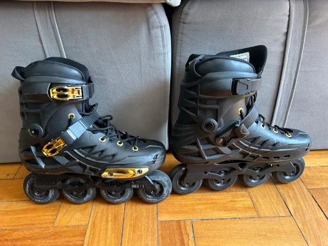 Patins Oxer Darkness Gold - In Line - Freestyle - ABEC 7 - Base de Alumínio - Tamanho 42