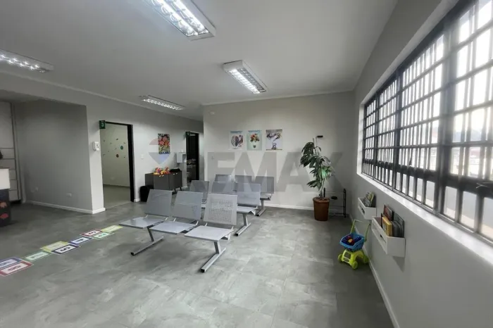 "Conjunto Comercial Moderno na Vila Bocaina, Mauá"