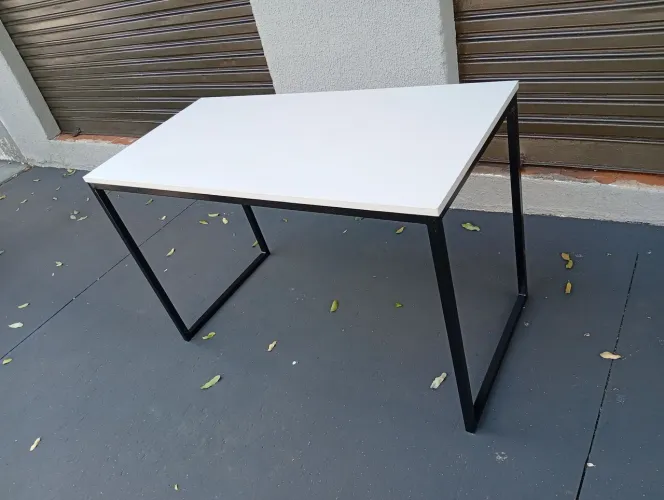 Mesa multiuso estrutura de ferro