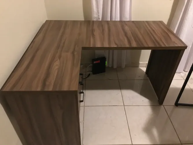 Mesa escrivaninha para escritório com gavetas