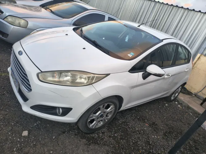 Ford Fiesta 1.6 16V Flex Aut. 5P 2014