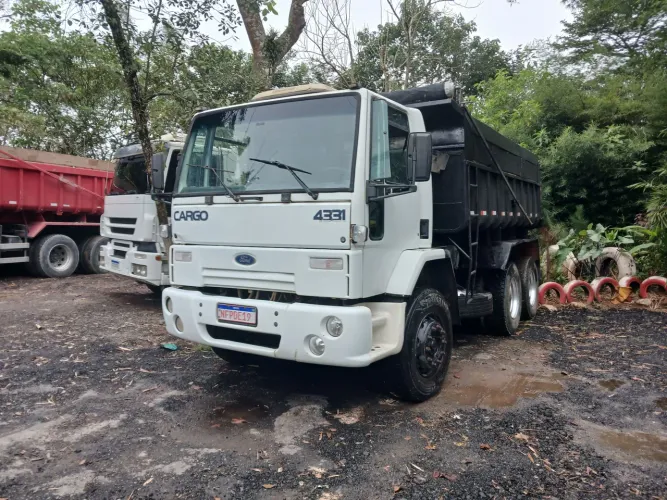Ford cargo 4331 traçado na caçamba troco por volvo ou scania traçado na caçamba frontal