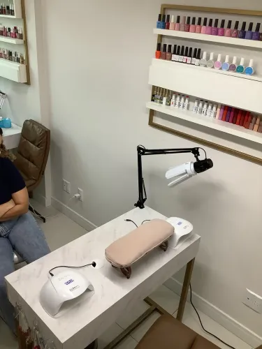 Mesa reta para escritório