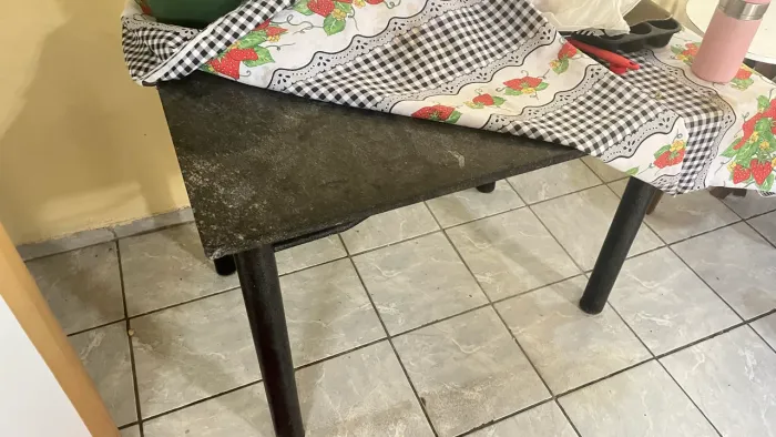 vendo mesa com pedra de marmore