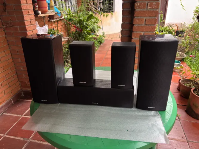 Home Theater Onkyo - Receiver + Caixas