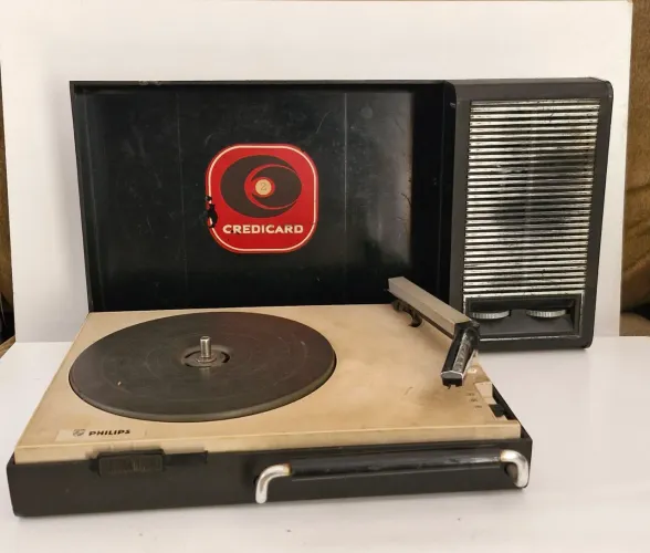 Vitrola Philips 06 gf 110