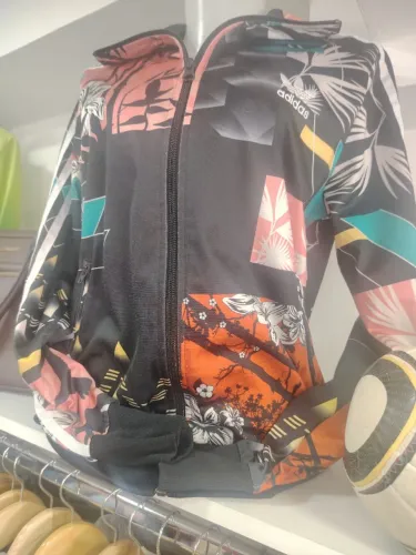 Jaqueta Adidas x FARM Rio Tropical