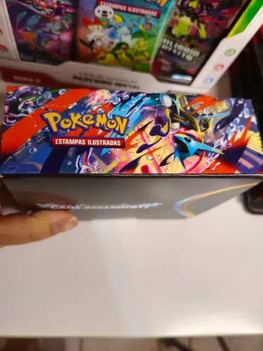 Booster Box Pokémon TCG Caos Ascendente Original Lacrado