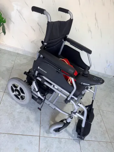Alugo cadeira de rodas motorizada.