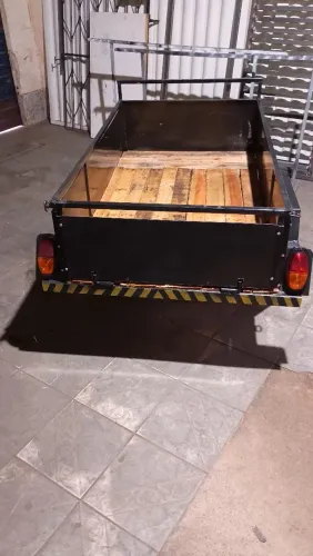 Carretinha para moto medida é 85cm por 1.50 R$1.700 com engate e tudo.