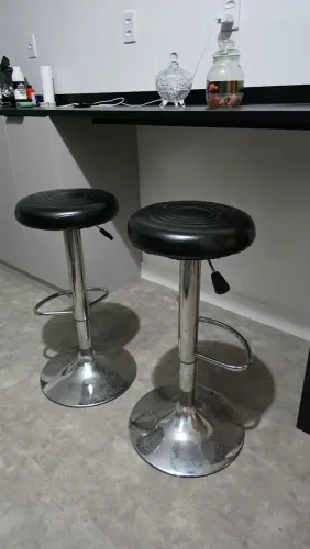 2 BANQUETAS BISTRÔ R$150