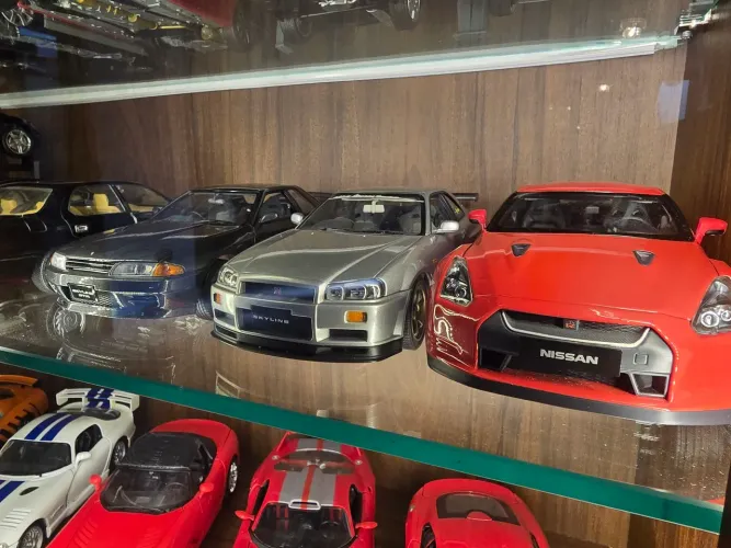 Trio Skyline GTR 1/18