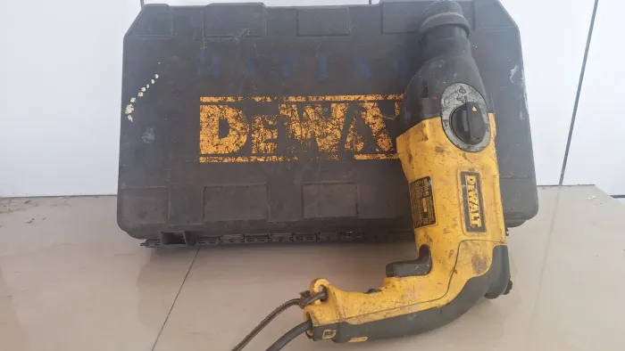 Martelete Perfurador Rompedor Dewalt D25123 B2 800w 220v