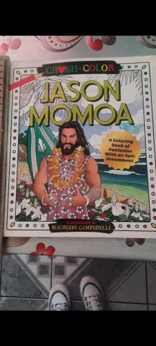 Livro de colorir Jason Momoa/ Importado da Amazon , semi novo