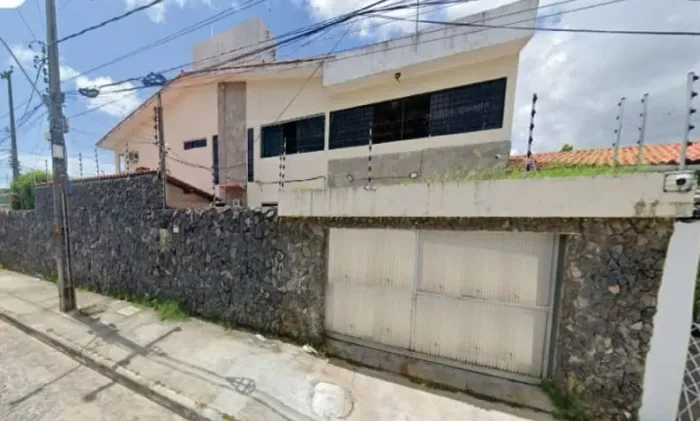 VENDE-SE EXCELENTE CASA