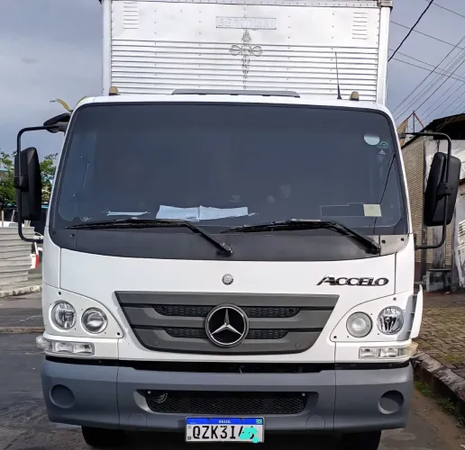 Caminhão Accelo 815