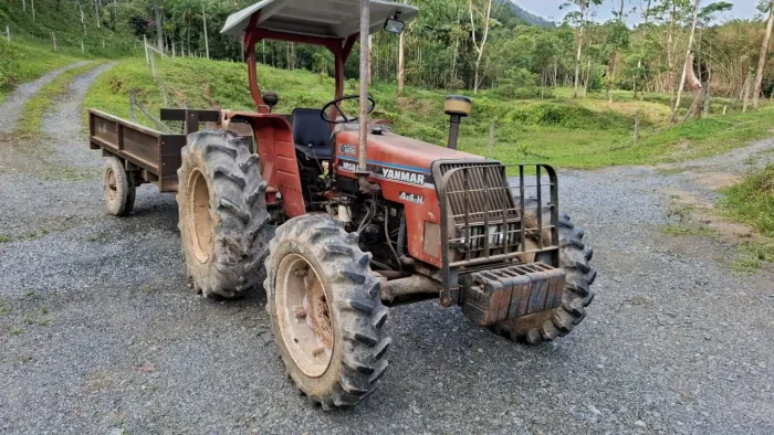 Vendo trator Yanmar 1050 com carreta