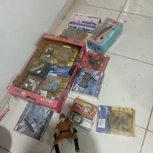 Aviões e brinquedos