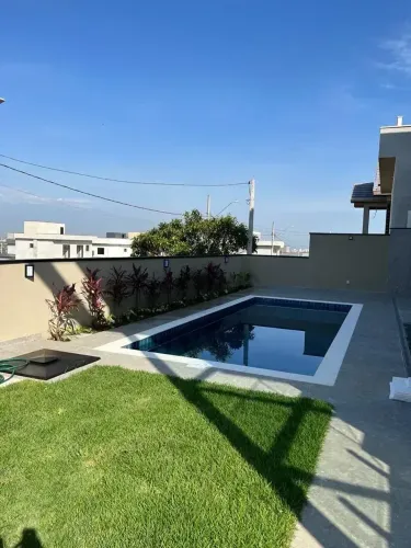Sobrado de esquina -  Condomínio Rudá- 359 m2 3 suites com piscina e gramado