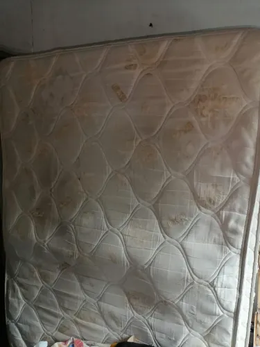 vendo cama pra retirar logo até segunda, apenas um pezinho solto