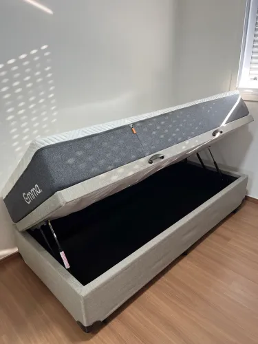 CAMA BAÚ SOLTEIRO + COLCHÃO EMMA + TRAVESSEIRO SUPPORT EMMA (APENAS 2 MESES DE USO)