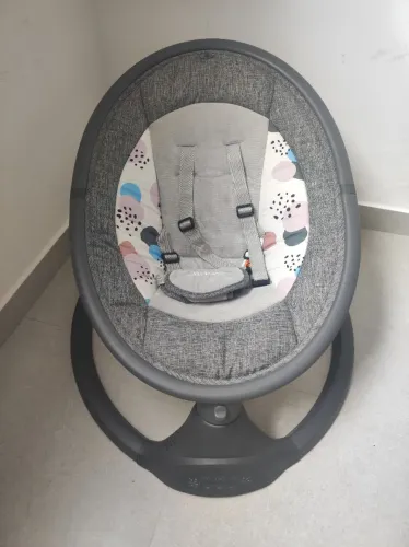 Cadeira de balanço automática.