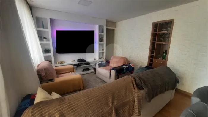 Apartamento à venda com 3 quartos, sendo 1 suíte, no condomínio Alegria, Guarulhos - SP