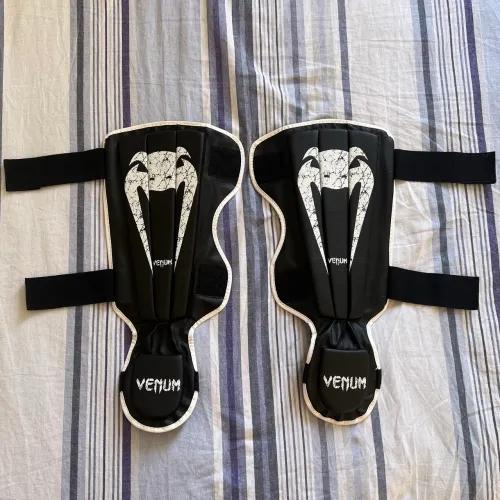 Caneleira Muay Thai Venum, Tamanho Médio
