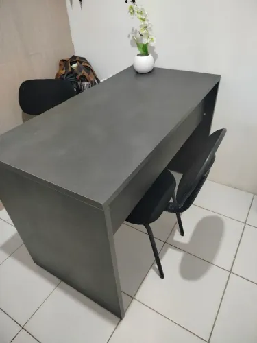 Mesa de Escritório, Espaçosa e Conservada