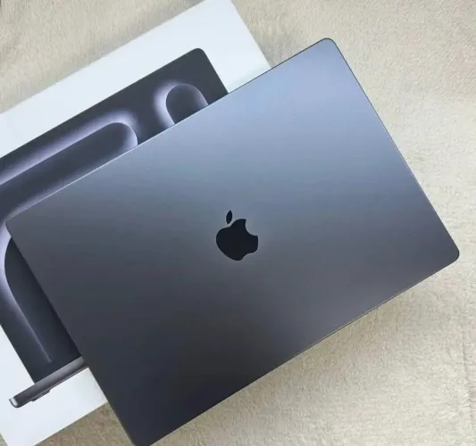MacBook Pro M3 Pro 36GB / 512SSD