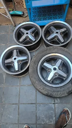 Vende se roda de carro