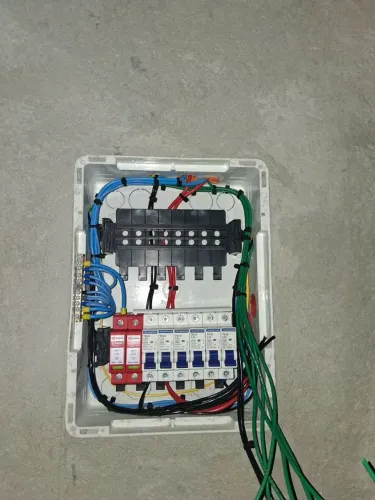 Eletricista e Pedreiro 
