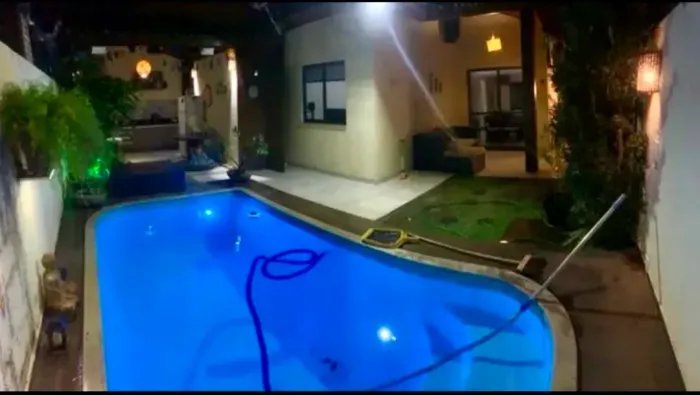 Casa com piscina em condomínio na Aruana