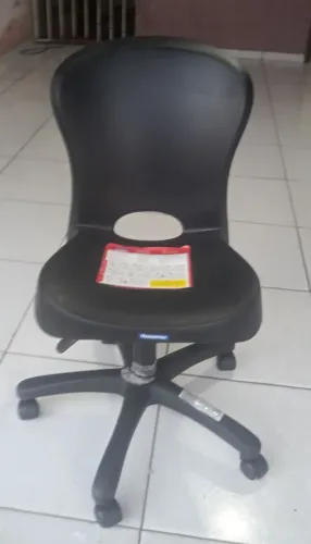Cadeira para escritório com rodizio