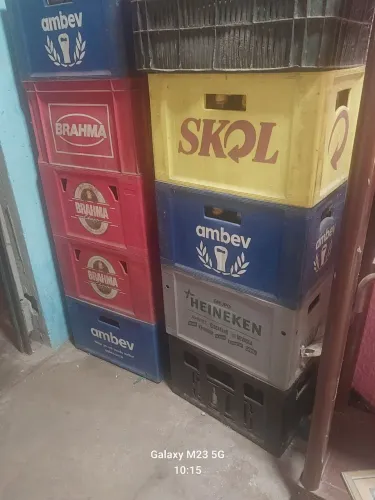 Engradado de cerveja com cascos