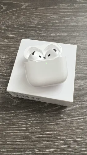 AirPods 4 Apple