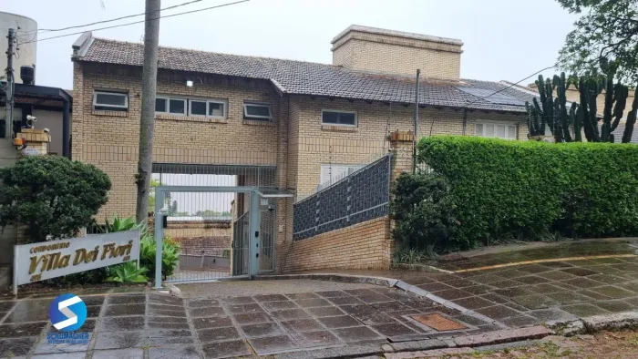 Casa Reformada de 197mq no Condomínio Villa Dei Fiori - Bairro Tristeza a venda na Zona Su