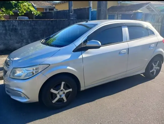 Chevrolet Onix Hatch LT 1.0 8V Flex Power Mec. 4P 2013