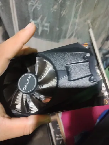 Placa de vídeo 1050 2 GB Galax