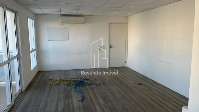 Sala Comercial à Venda em São Paulo-SP, no Jardim Hebrom: 1 Sala, 2 Banheiros, 2 Vagas de
